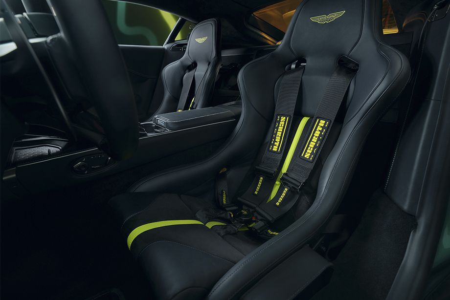 Кресла Aston Martin Vantage от Pole Position