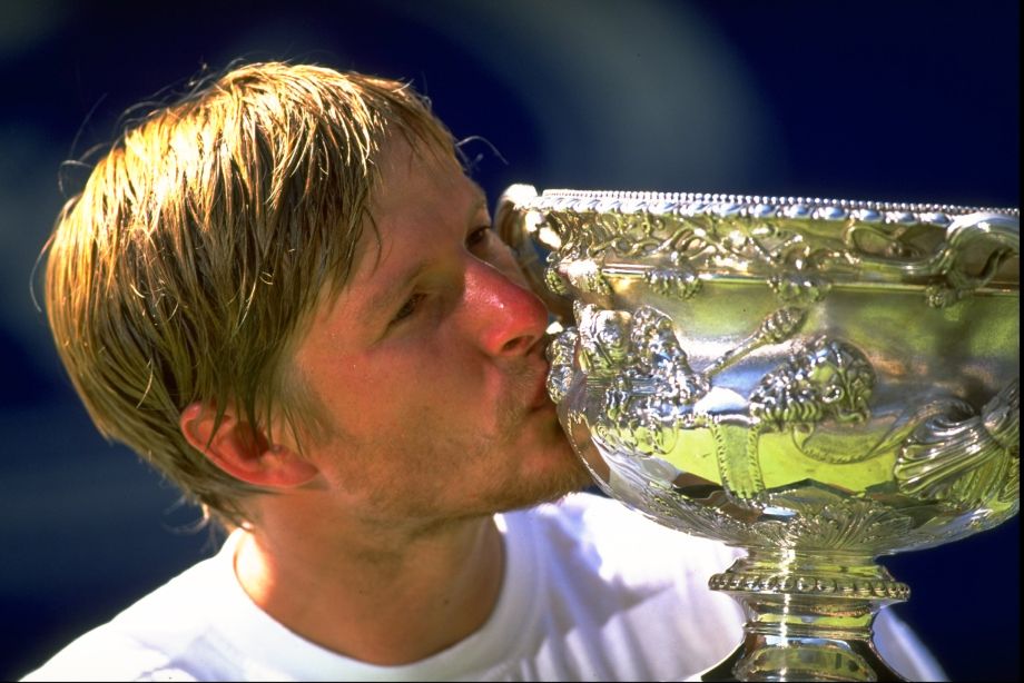 Евгений Кафельников с кубком Australian Open в 1999 году