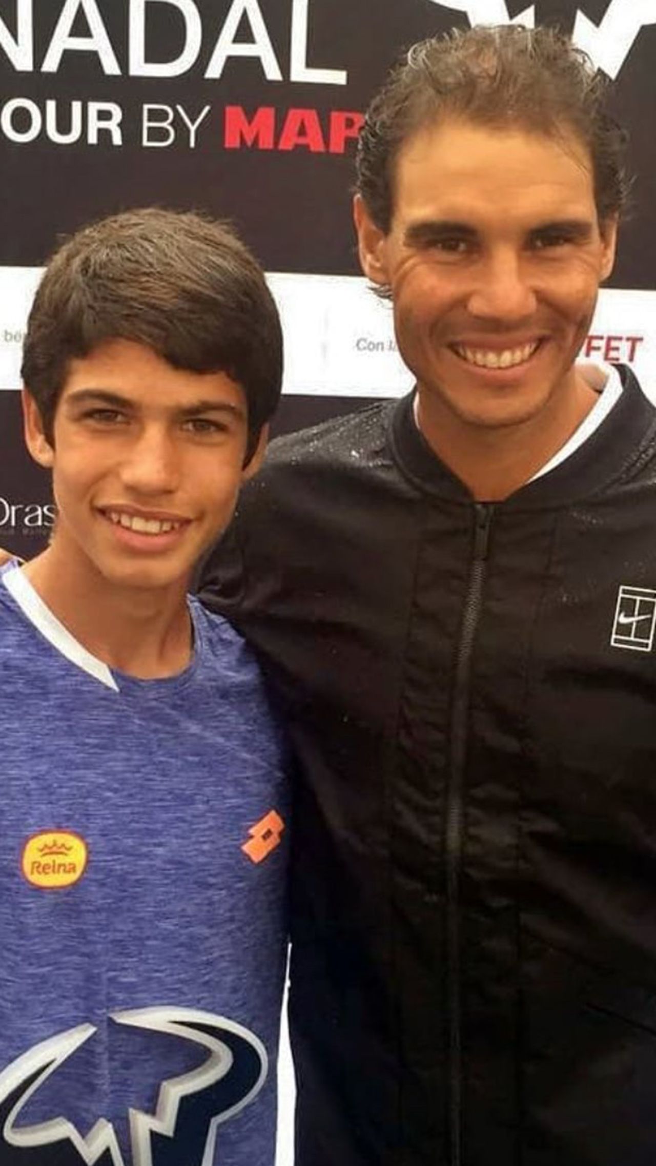 «Нелегко быть сравнимым с Рафаэлем Надалем, так как оба поколения в конечном итоге проигрывают. Он — мой кумир, он есть только такой один. Я продолжаю усердно работать, чтобы стать профессиональным теннисистом», — сказал 16-летний Карлос в интервью TennisWorld.