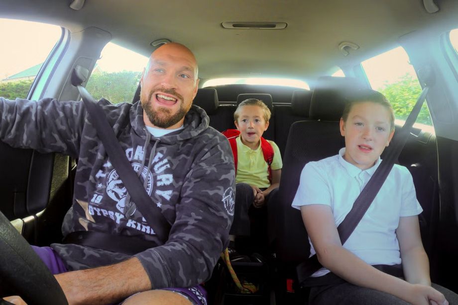 Кадр из сериала At Home With The Furys