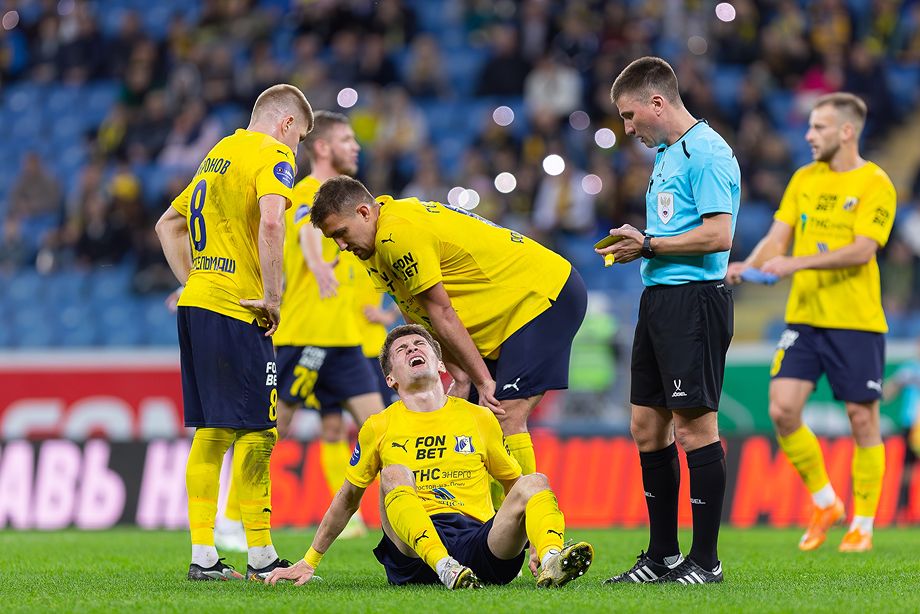 Евгений Буланов и игроки «Ростова»