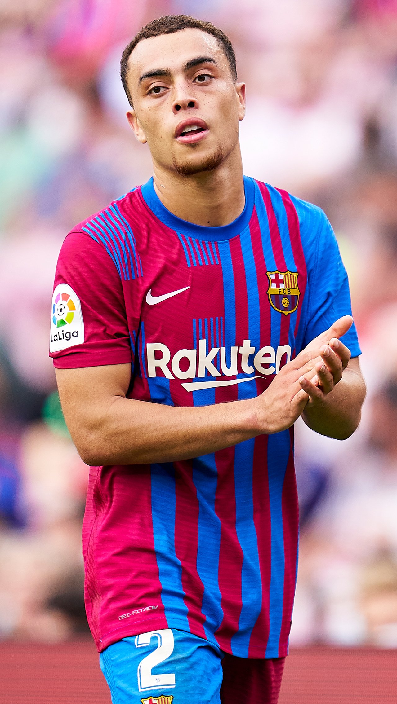 Серджино Дест — 21 год, «Барселона», крайний защитник. Стоимость: € 30 млн