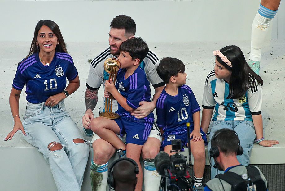 Antonella Roccuzzo, Lionel Messi y sus hijos