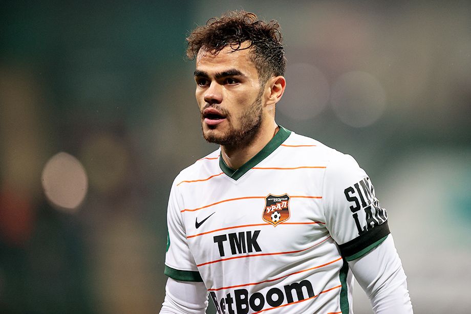 Остон Урунов