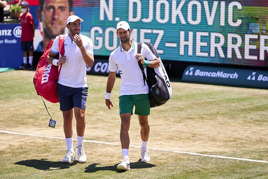 Carlos Gómez y Novak Djokovic