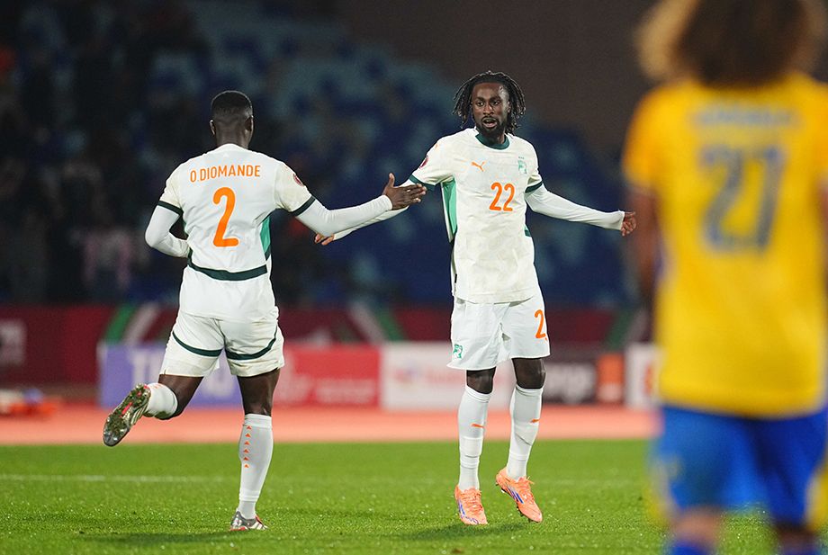 Действующий победитель уверенно идёт за трофеем