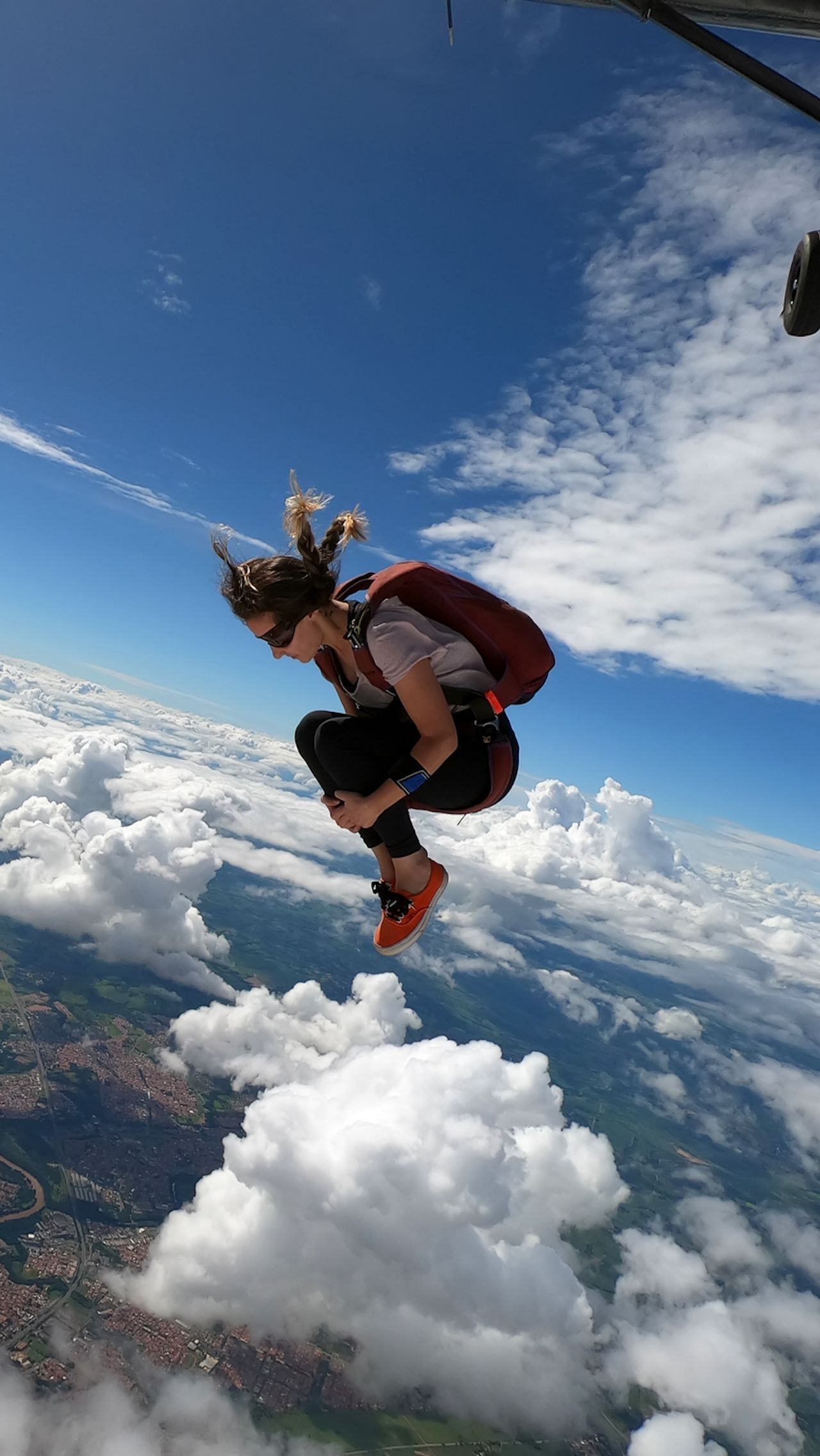 Прыжок с парашютом — прямо в облака