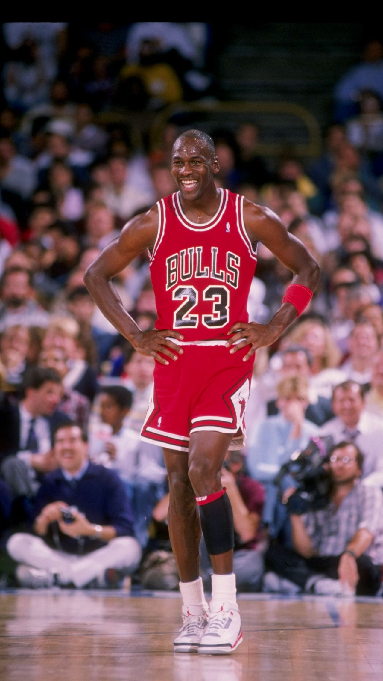 Легенда НБА Майкл Джордан перед Матчем всех звёзд 1988 года устроил необычное соревнование с Айзеей Томасом и Чарльзом Баркли. Одержит ли Его Воздушество очередную победу?