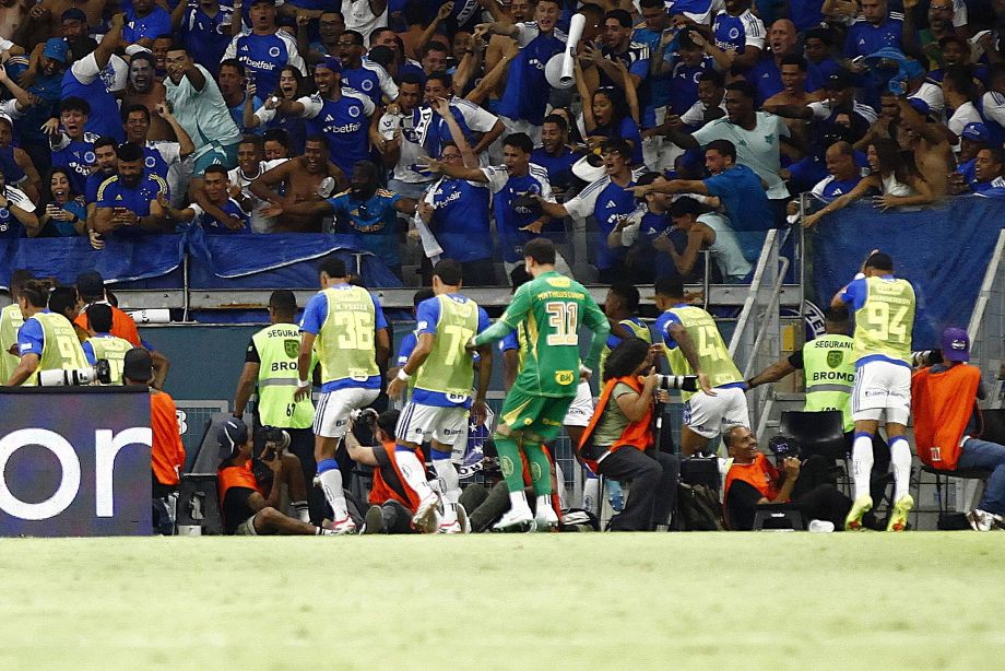 Массовая драка в матче «Крузейро» — «Атлетико Минейро»