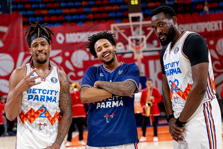 Брендан Адамс, Джален Адамс и Террелл Картер 