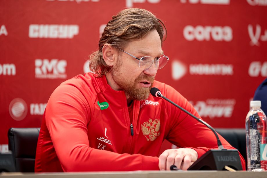 Валерий Карпин