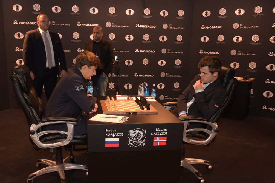 Сергей Карякин и Магнус Карлсен в матче 2016 года