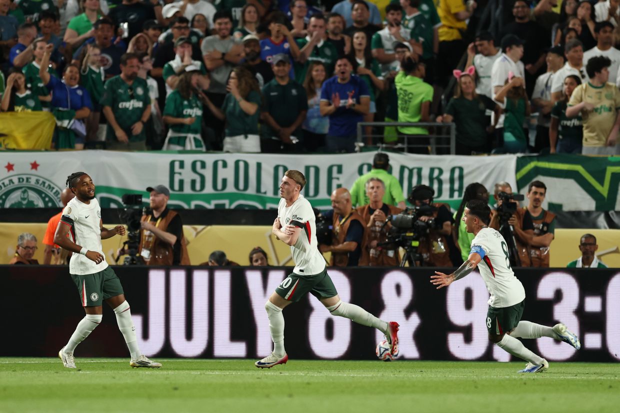 Игроки «Челси» празднуют гол Палмера