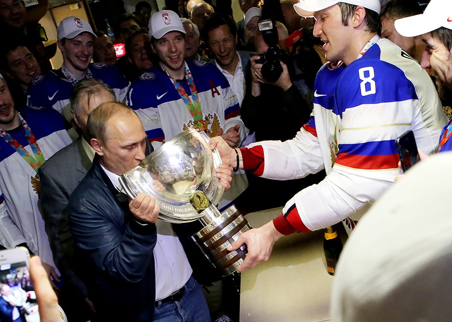 BMW Авериным — не первый случай, 7 лет назад хоккеисты сами попросили у Путина «мерседесы» за ЧМ