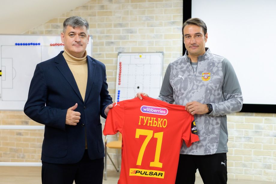 Дмитрий Гунько (справа) Дмитрий Гунько (справа)
