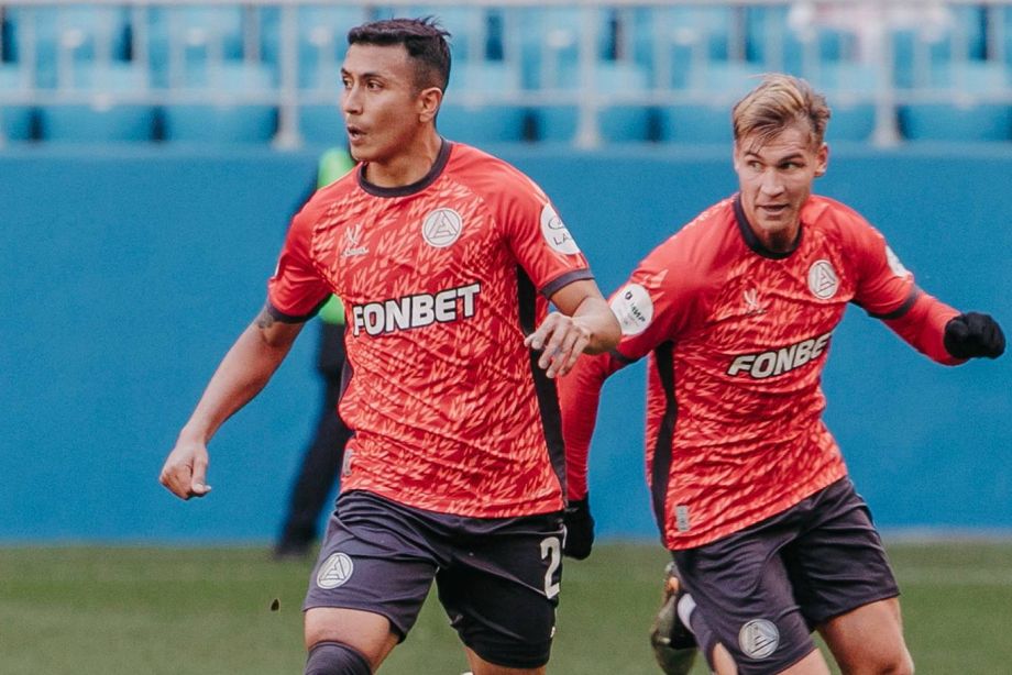 Роберто Фернандес (слева)