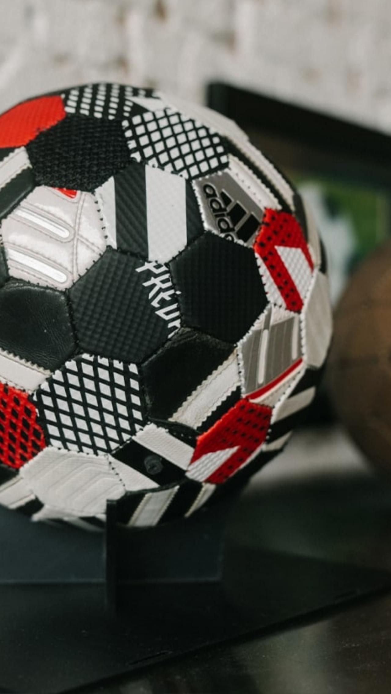 Известным британского дизайнера сделал мяч, созданный из старых бутс Predator от adidas. Компания даже предложила дизайнеру деловое сотрудничество. Никаких подробностей об этом партнёрстве пока нет.