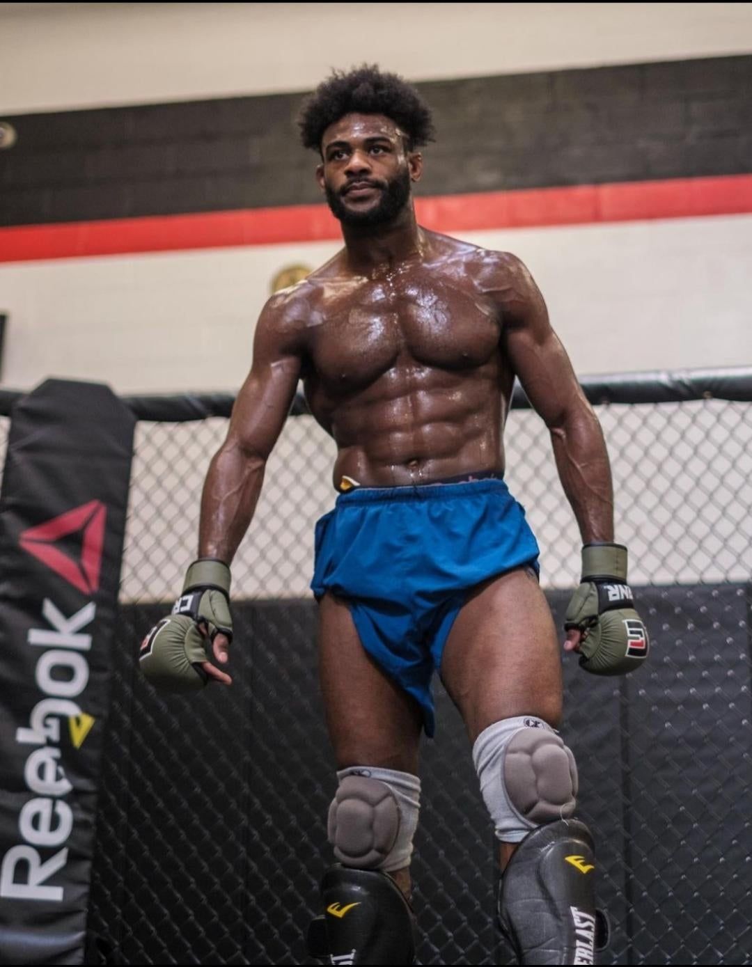 Алджамейн Стерлинг сравнил себя с шоколадным тортом. Фото - Чемпионат