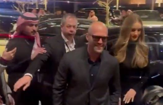 Джейсон Стэйтем прибыл на вечер бокса Фьюри-Усик 2