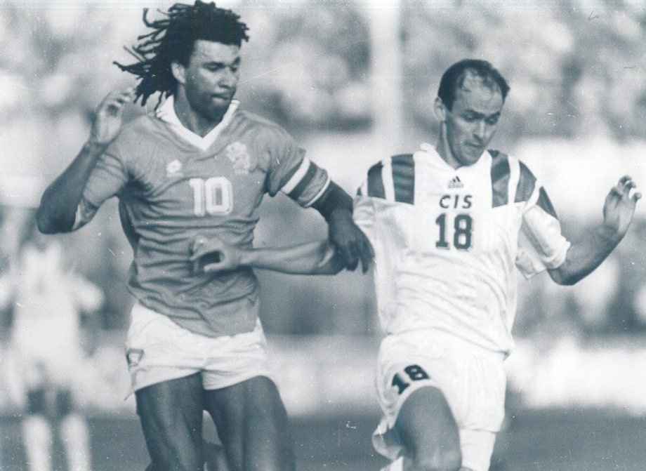 Euro 1992. CIS - Netherlands. Onopko vs. Gullit Euro 1992. CIS - Netherlands. Onopko vs. Gullit