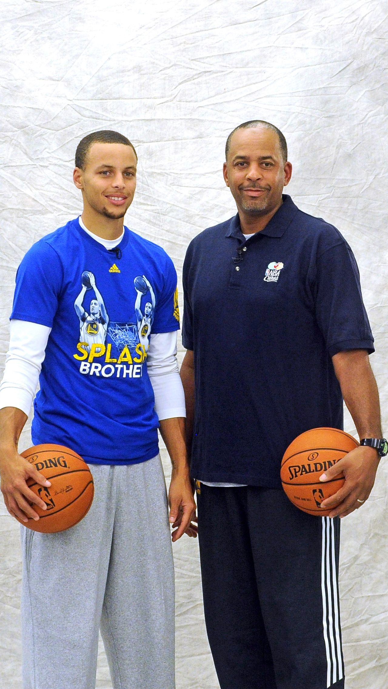 «Будучи сыном бывшего игрока НБА, Делла Карри, он был хорошо обучен игре в баскетбол».