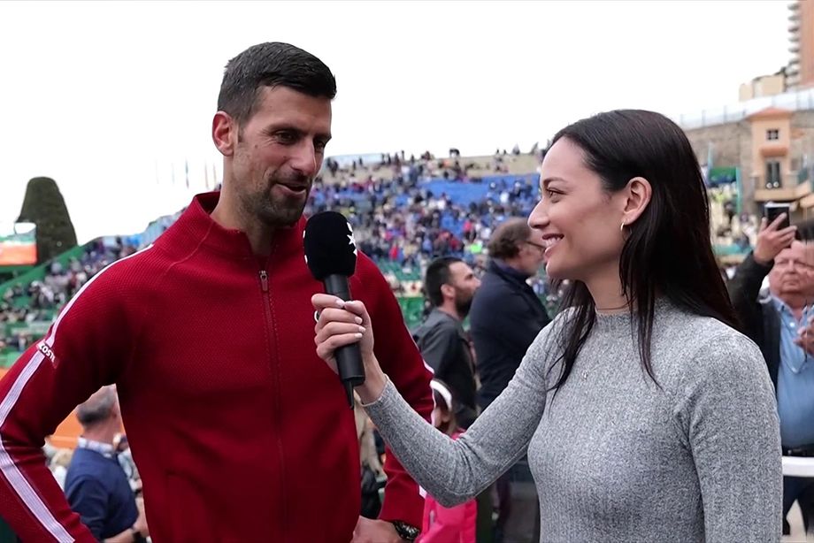 Новак Джокович даёт интервью Ализе Лим после победы над Романом Сафиуллиным в Монте-Карло