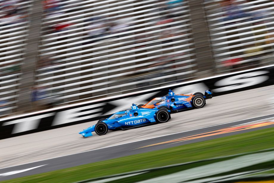 Палоу и Диксон на этапе IndyCar 2021 года Палоу и Диксон на этапе IndyCar 2021 года