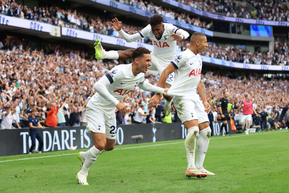 De spelers van Tottenham hebben zojuist de overwinning op Sheffield gepakt in de 90+10e minuut