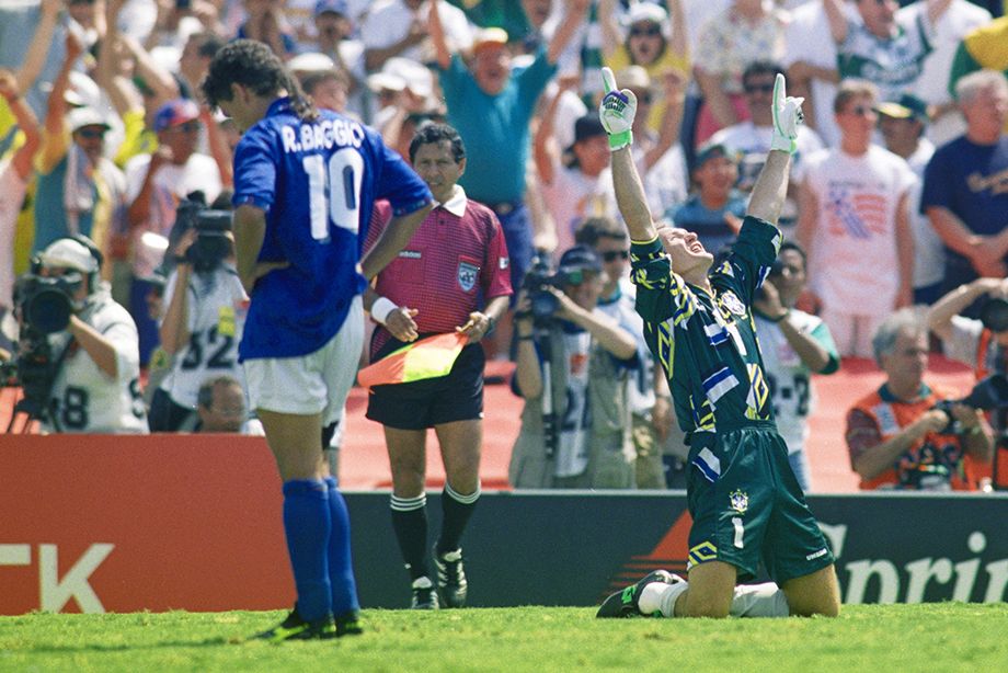 Горе Роберто Баджо после незабитого пенальти в финале ЧМ-1994 с Бразилией