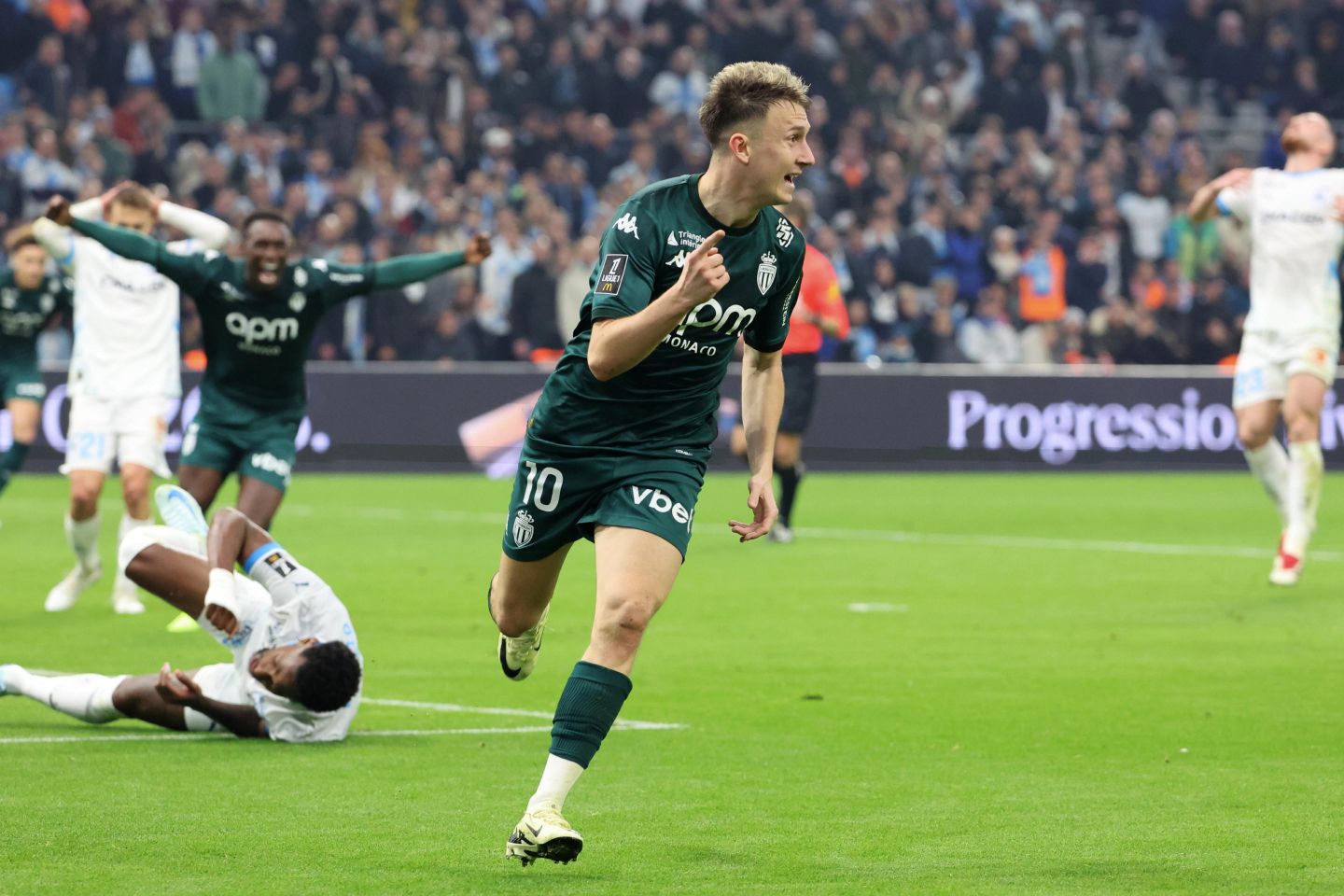 Александр Головин