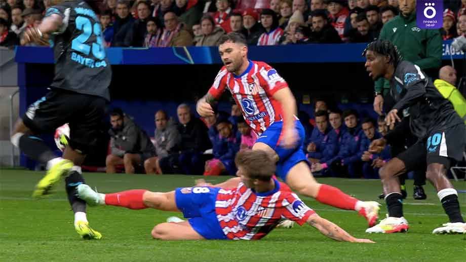 Фол Пабло Барриоса на красную карточку