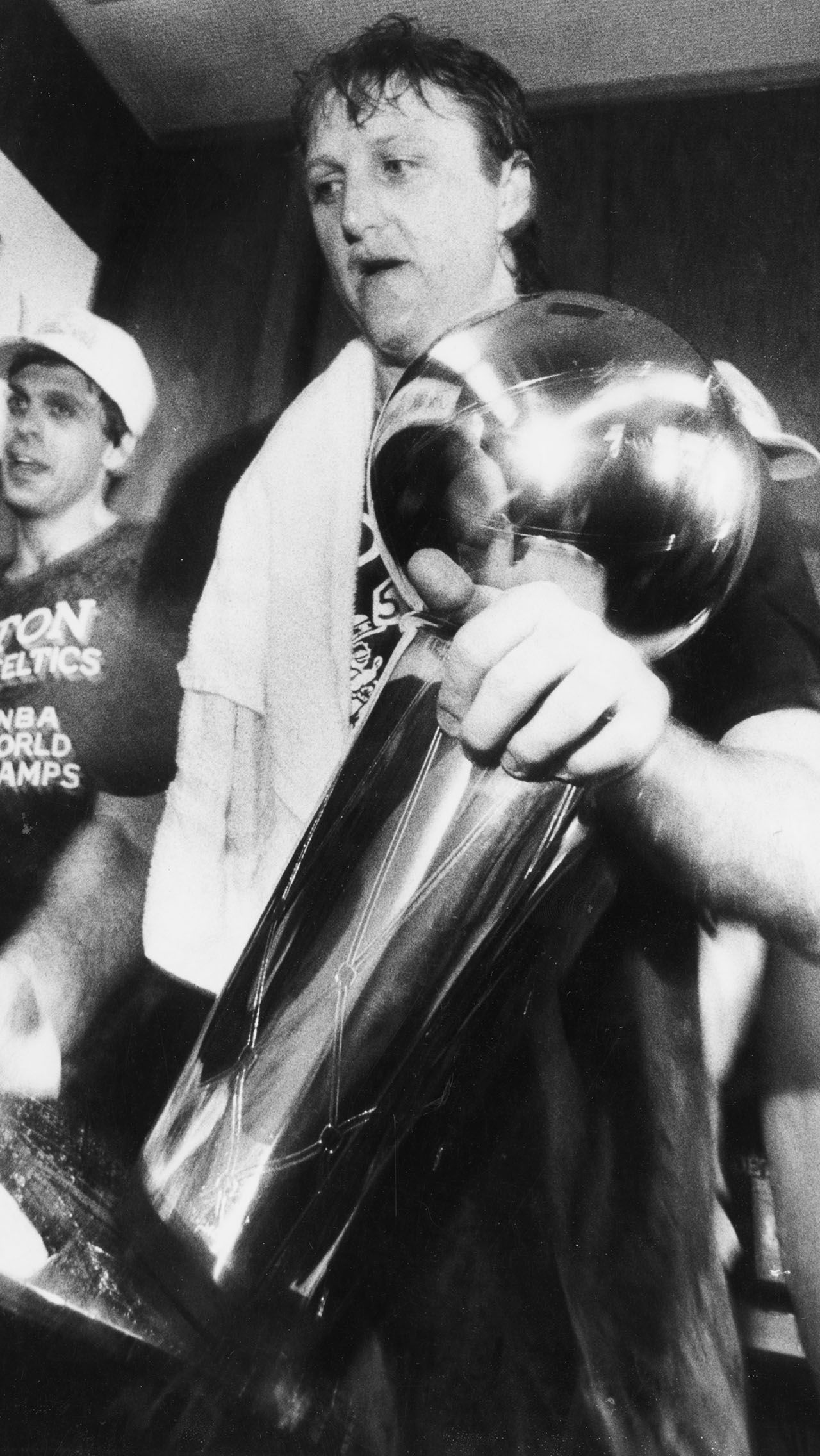 Но когда Билла Фитча на посту главного сменил Кей Си Джонс, «Селтикс» преобразились. За три года они трижды выходили в финал и дважды стали чемпионами, а Бёрд получил MVP три раза подряд и дважды становился MVP финальной серии.