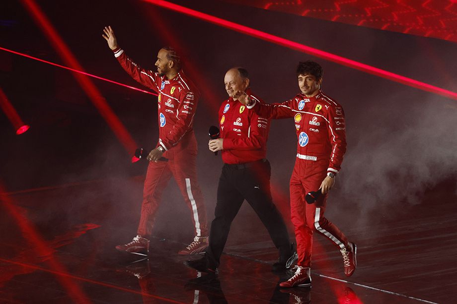 Льюис Хэмилтон, Фредерик Вассёр и Шарль Леклер на F1 75 Live Льюис Хэмилтон, Фредерик Вассёр и Шарль Леклер на F1 75 Live