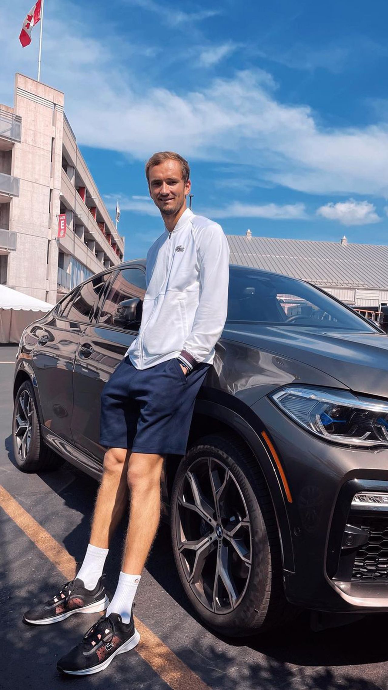 Главными спонсорами Медведева являются автоконцерн BMW, финансовый бренд Tinkoff, экипировщик Lacoste и часовой бренд Bovet. Новые партнёры – игровой бренд HyperX и китайский бренд Guojiao 1573.