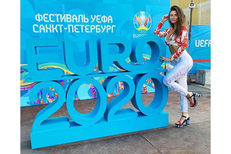 Самые красивые болельщицы евро 2020