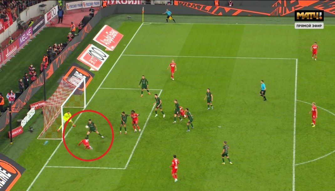 Попадание мяча в руку Морозова