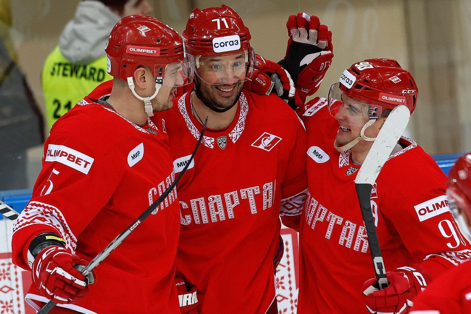 Ковальчук празднует гол в матче с «Куньлунем» Ковальчук празднует гол в матче с «Куньлунем»