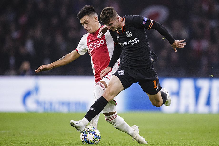 Lisandro Martinez in the Champions League against Chelsea Lisandro Martinez in the Champions League against Chelsea