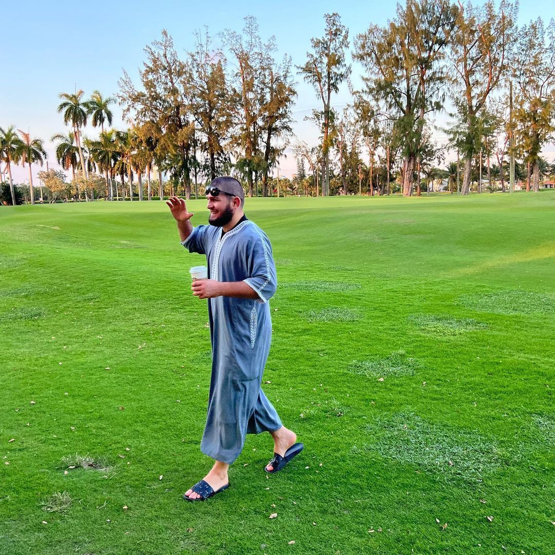 Хабиб Нурмагомедов и Ислам Махачев поздравили всех мусульман с ...