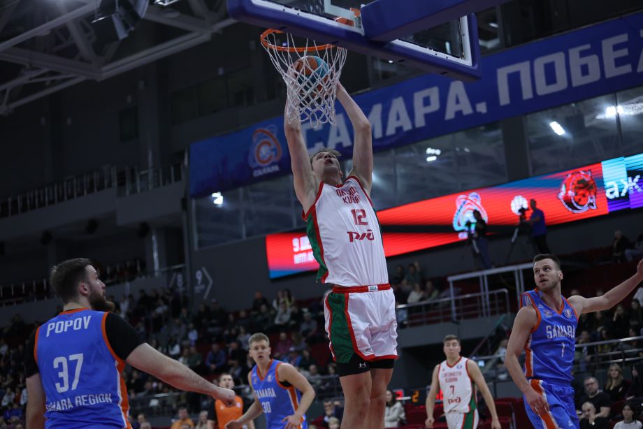 Кирилл Елатонцев в матче с «Самарой»