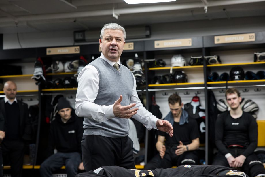 Леонид Тамбиев в раздевалке «Адмирала»