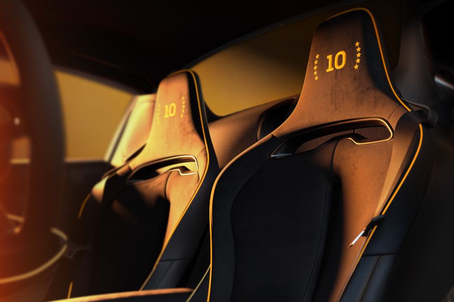 Вышивка в честь 10-й победы в Кубке конструкторов