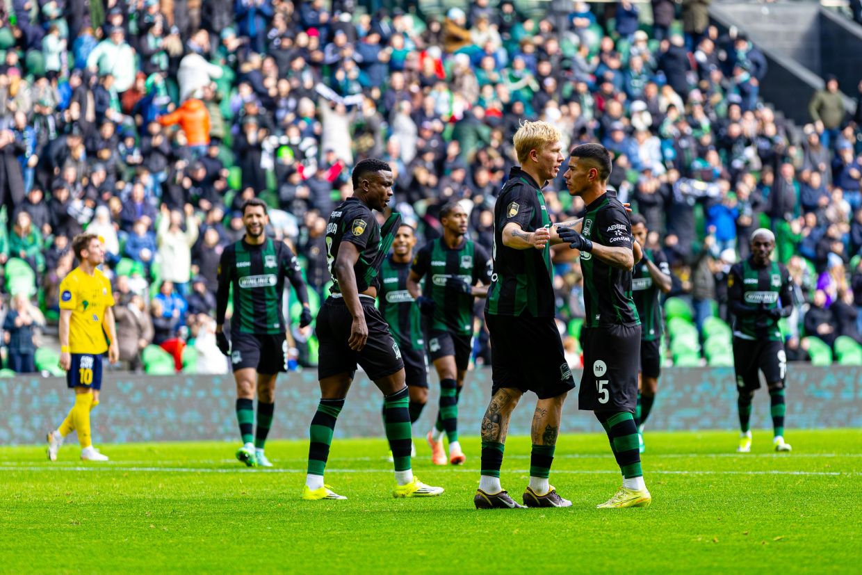 «Краснодар» празднует победный гол в матче с «Ростовом»