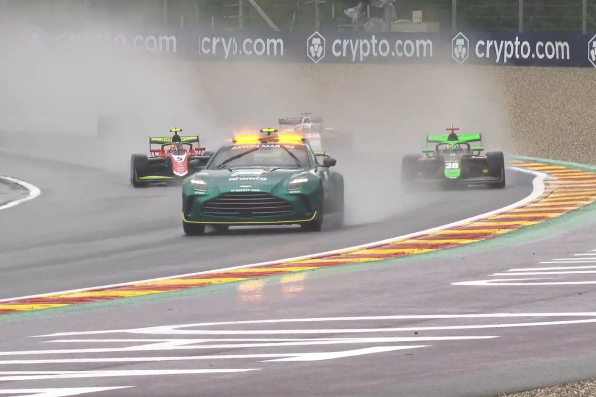 Норрис в двух ошибках от победы, Хэмилтон прорвался в топ-10! Каким был ГП Бельгии Ф-1