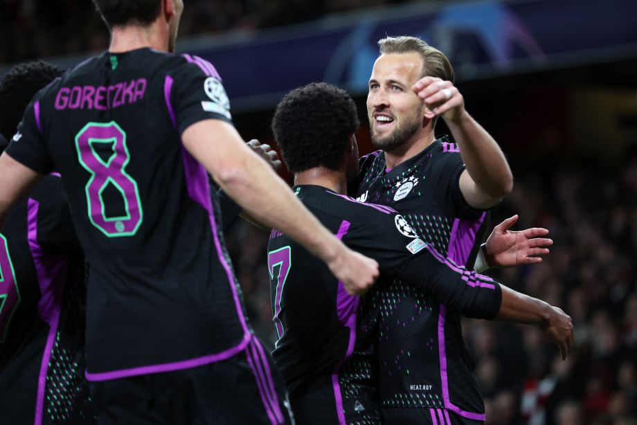 Гарри Кейн празднует гол «Арсеналу»