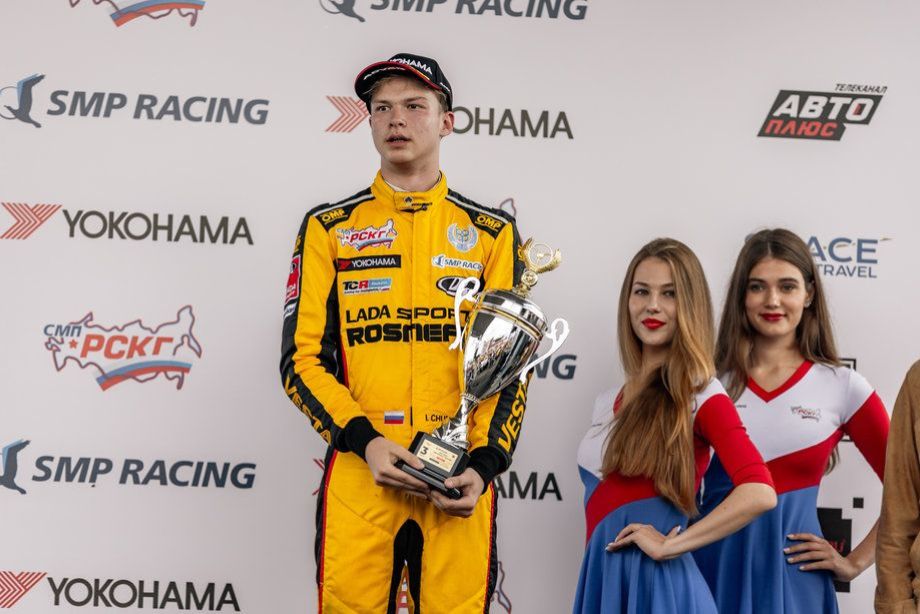 Северюхин на подиуме гонки TCR Russia