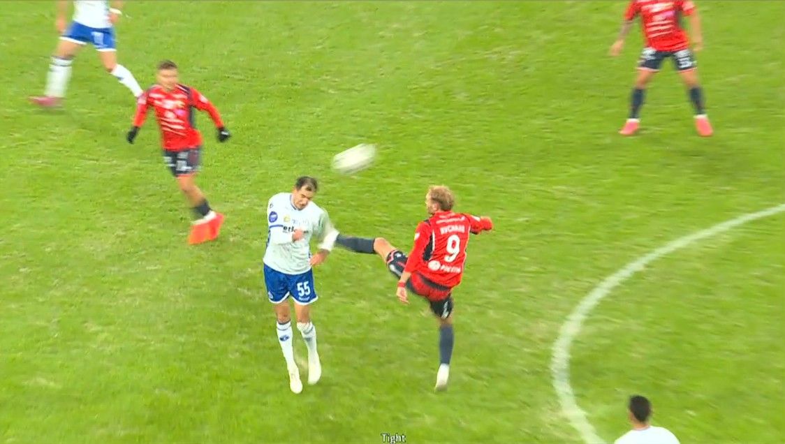 футбольный матч напряженный момент