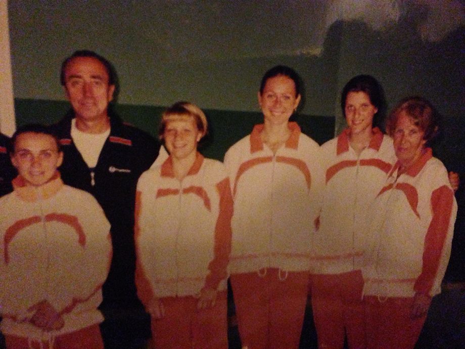 Евгения Куликовская (третья слева) и Лариса Преображенская (крайняя справа) на Кубке Федерации