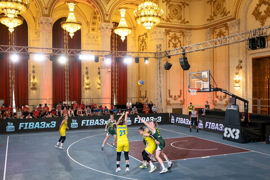 Финал Лиги наций по баскетболу 3х3 во Дворце парламента в Бухаресте — потрясающие фото