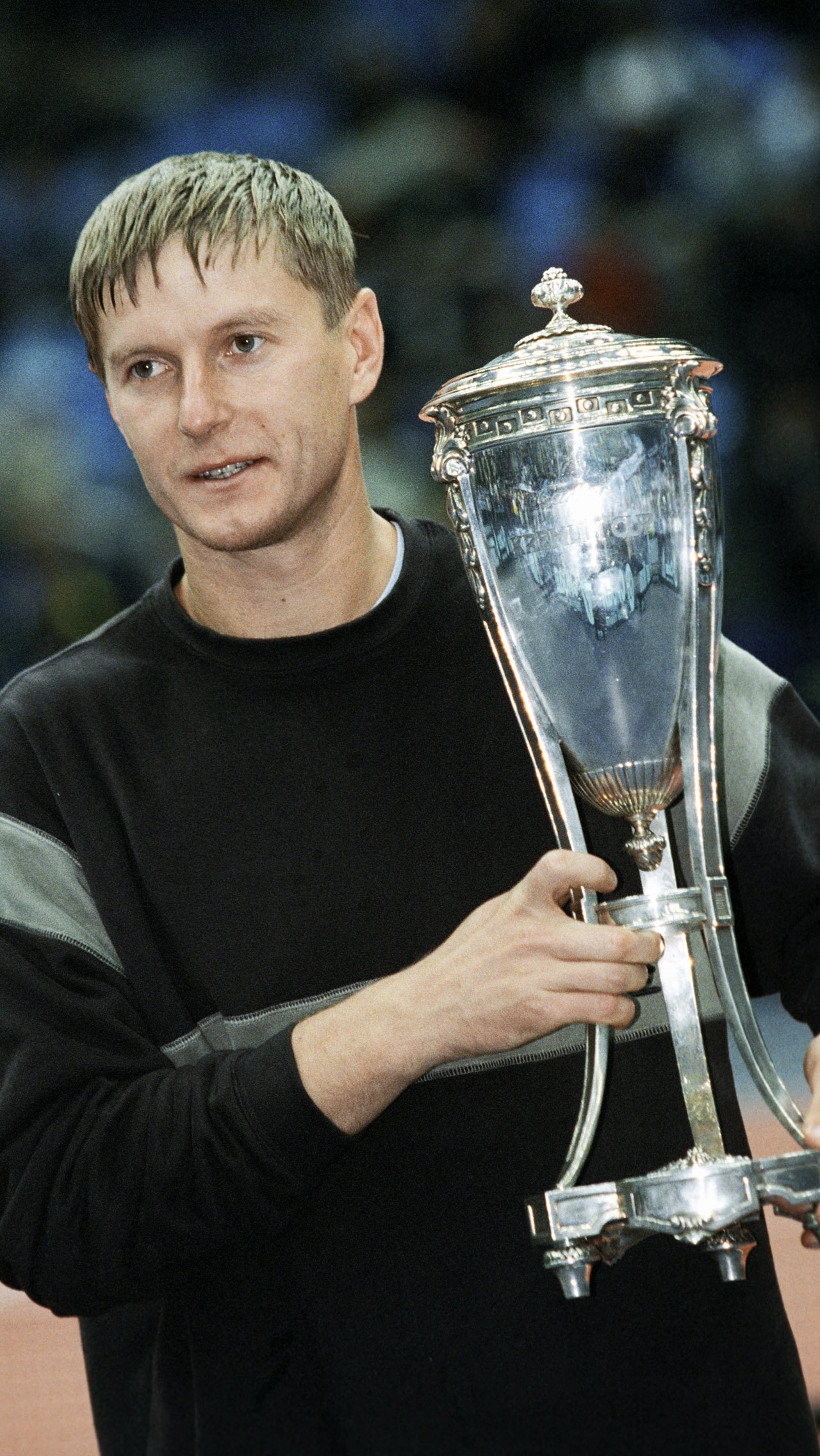 А 3 мая 1999 года Евгений первым из российских теннисистов получил статус 1-й ракетки мира<br/>
